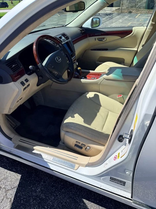 2010 Lexus LS 4th Gen - Image 9 of 14