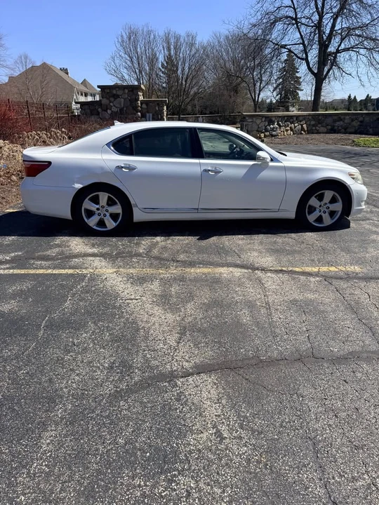 2010 Lexus LS 4th Gen - Image 4 of 14