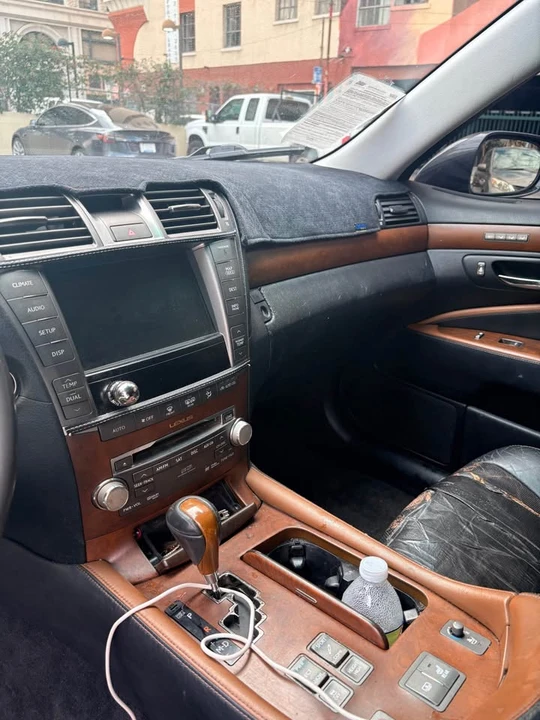 2010 Lexus LS 4th Gen - Image 8 of 15