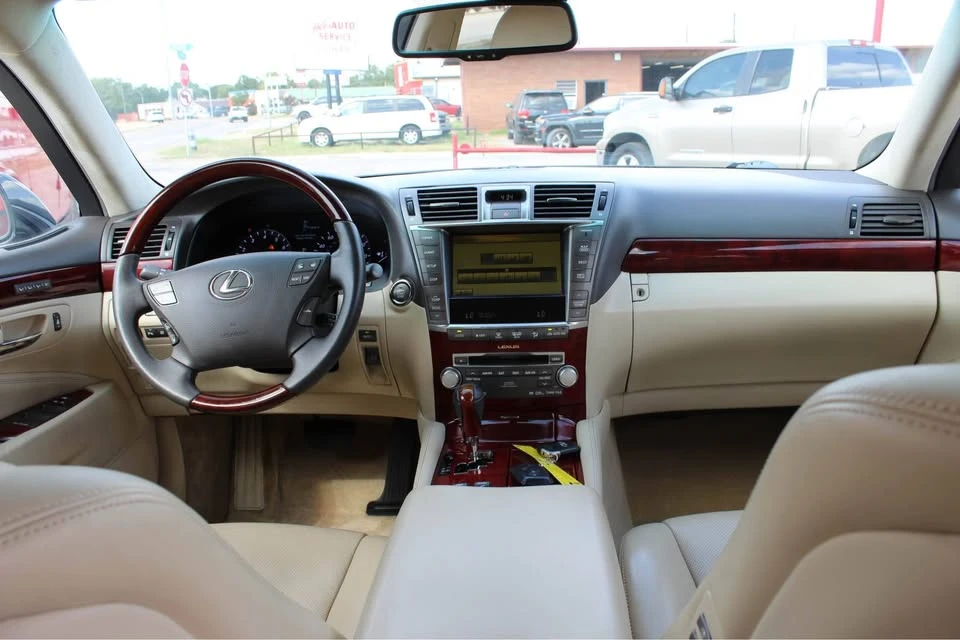 2010 Lexus LS 4th Gen - Image 17 of 20
