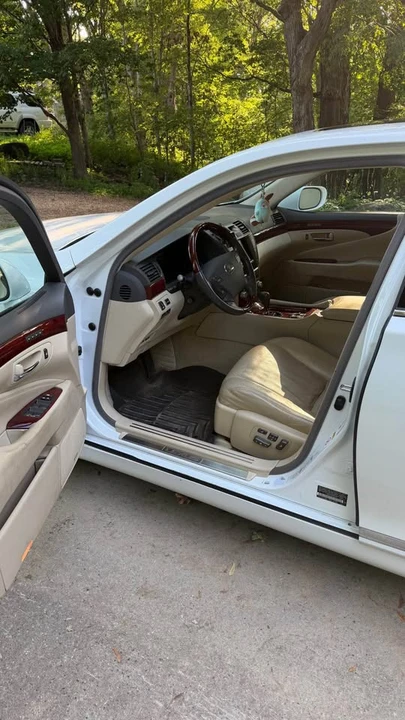 2010 Lexus LS 4th Gen - Image 7 of 8