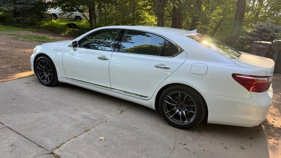 2010 Lexus LS 4th Gen - Image 4 of 8