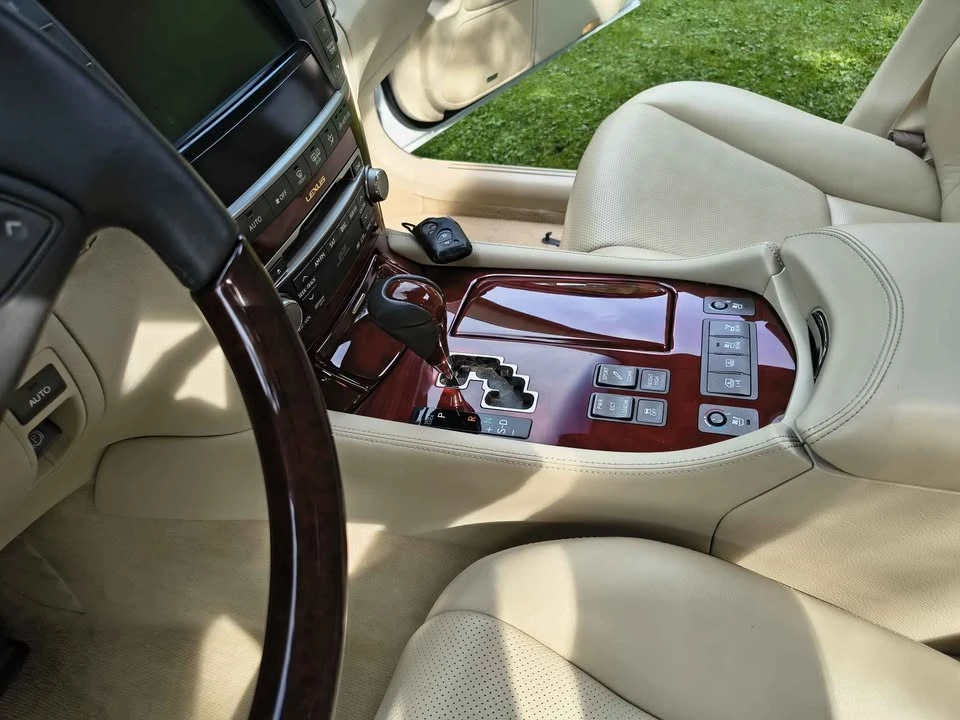 2010 Lexus LS 4th Gen - Image 5 of 20