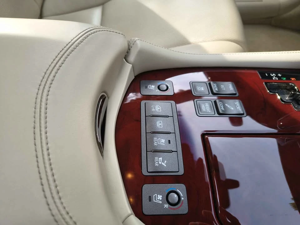 2010 Lexus LS 4th Gen - Image 16 of 20