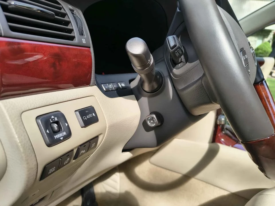2010 Lexus LS 4th Gen - Image 7 of 20