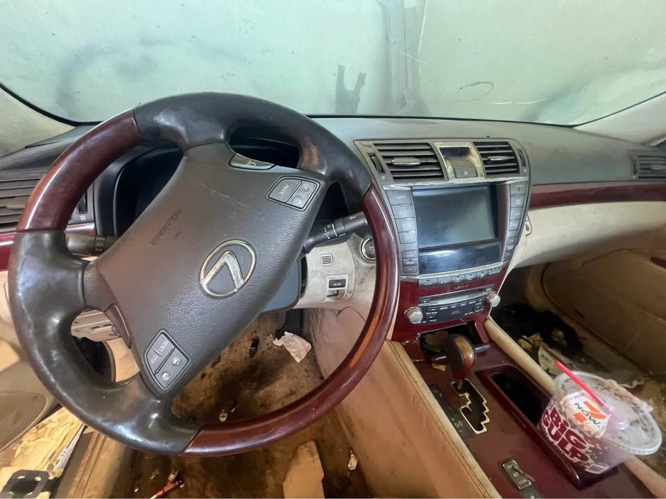 2010 Lexus LS 4th Gen - Image 3 of 4