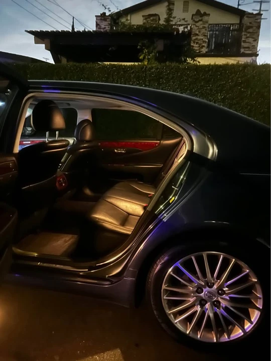 2010 Lexus LS 4th Gen - Image 6 of 10