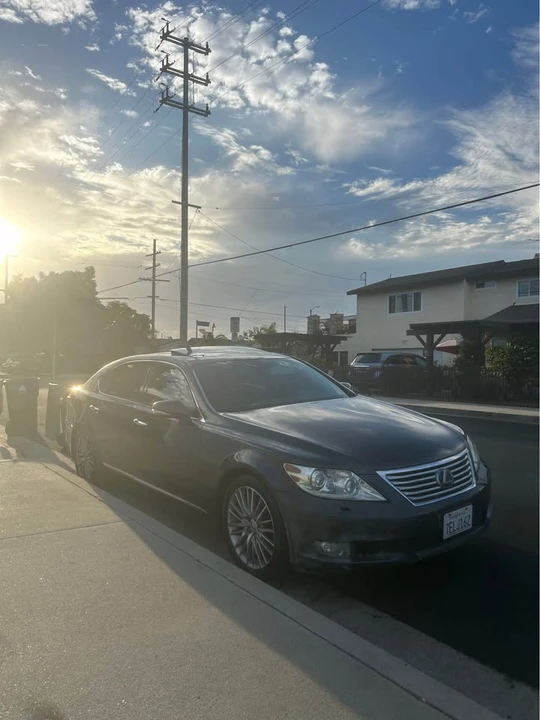 2010 Lexus LS 4th Gen - Image 3 of 10