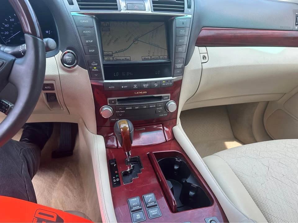 2010 Lexus LS 4th Gen - Image 6 of 12