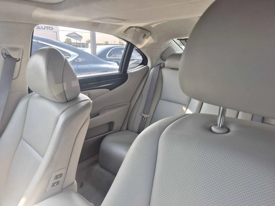 2010 Lexus LS 4th Gen - Image 5 of 10
