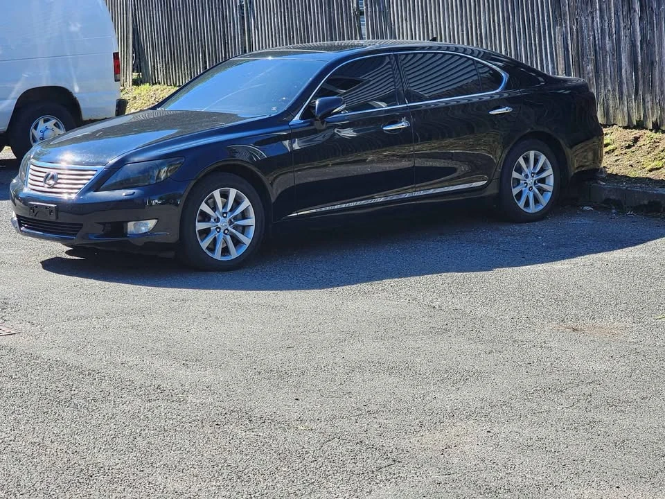 2010 Lexus LS 4th Gen - Image 10 of 11