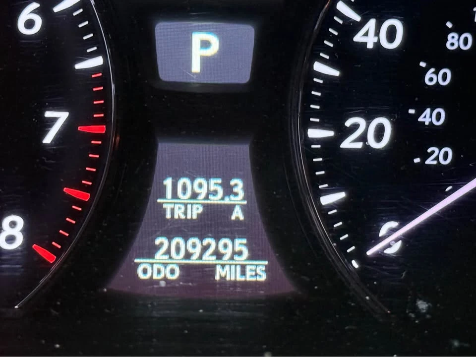 2010 Lexus LS 4th Gen - Image 8 of 9