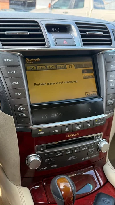 2010 Lexus LS 4th Gen - Image 18 of 20