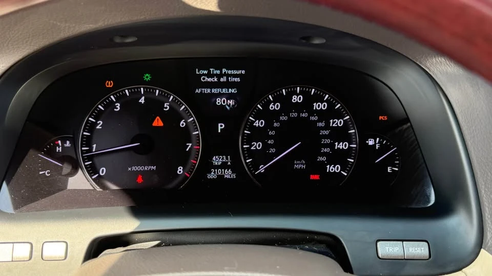 2010 Lexus LS 4th Gen - Image 19 of 20