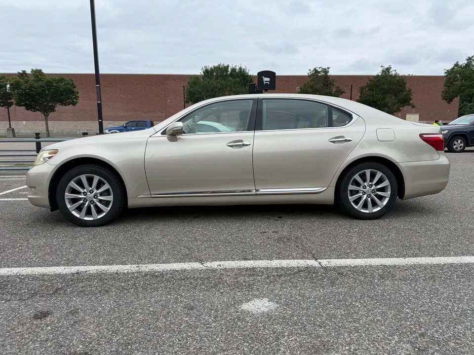 2010 Lexus LS 4th Gen - Image 3 of 12