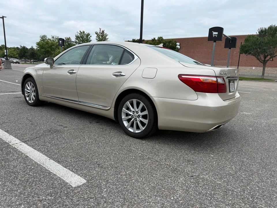 2010 Lexus LS 4th Gen - Image 4 of 12