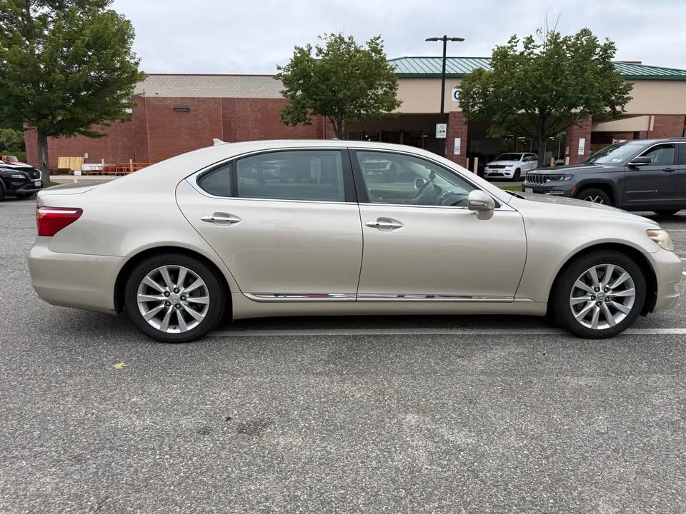 2010 Lexus LS 4th Gen - Image 8 of 12