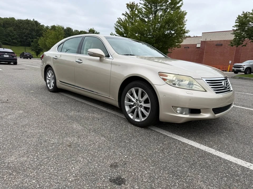2010 Lexus LS 4th Gen - Image 9 of 12
