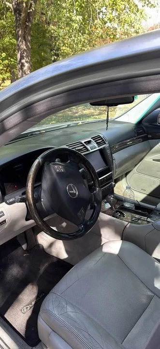 2010 Lexus LS 4th Gen - Image 5 of 9