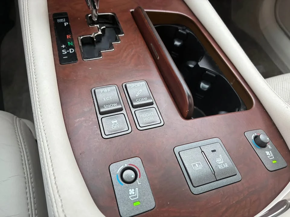 2010 Lexus LS 4th Gen - Image 15 of 18