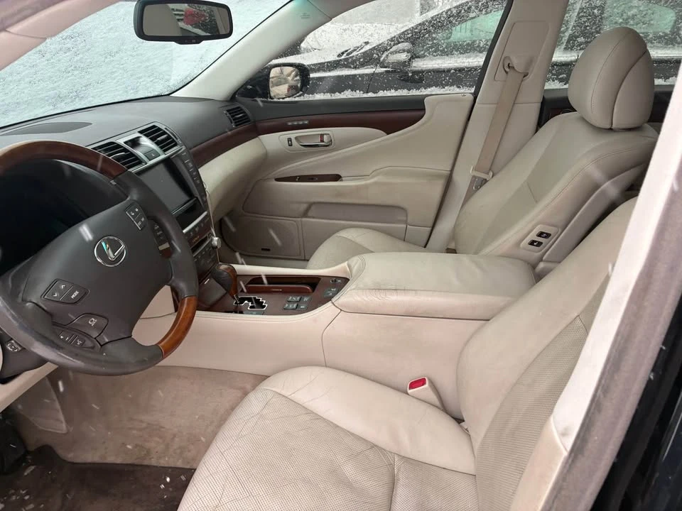 2010 Lexus LS 4th Gen - Image 9 of 18
