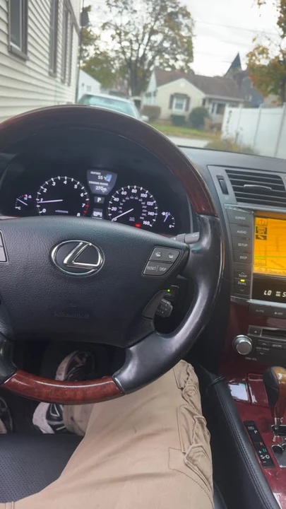 2010 Lexus LS 4th Gen - Image 4 of 8