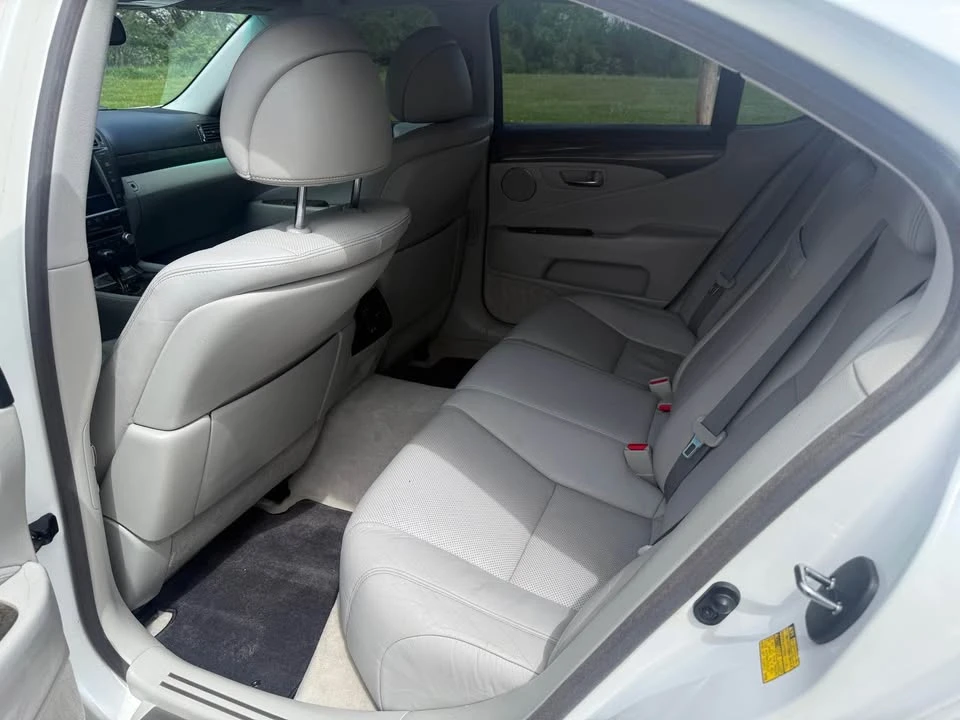 2010 Lexus LS 4th Gen - Image 8 of 9