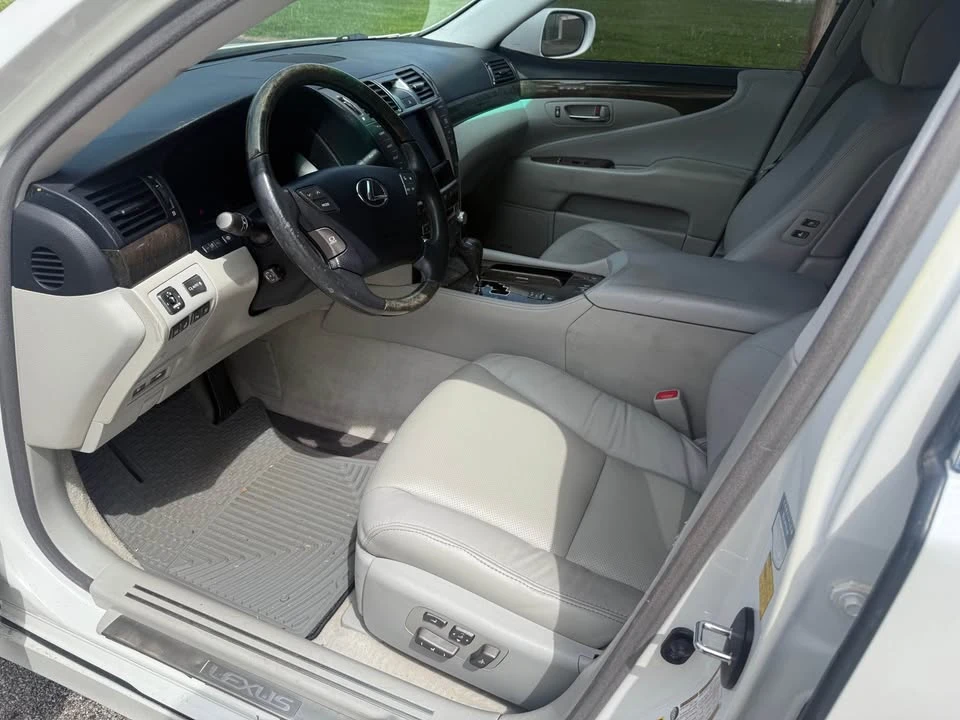 2010 Lexus LS 4th Gen - Image 7 of 9