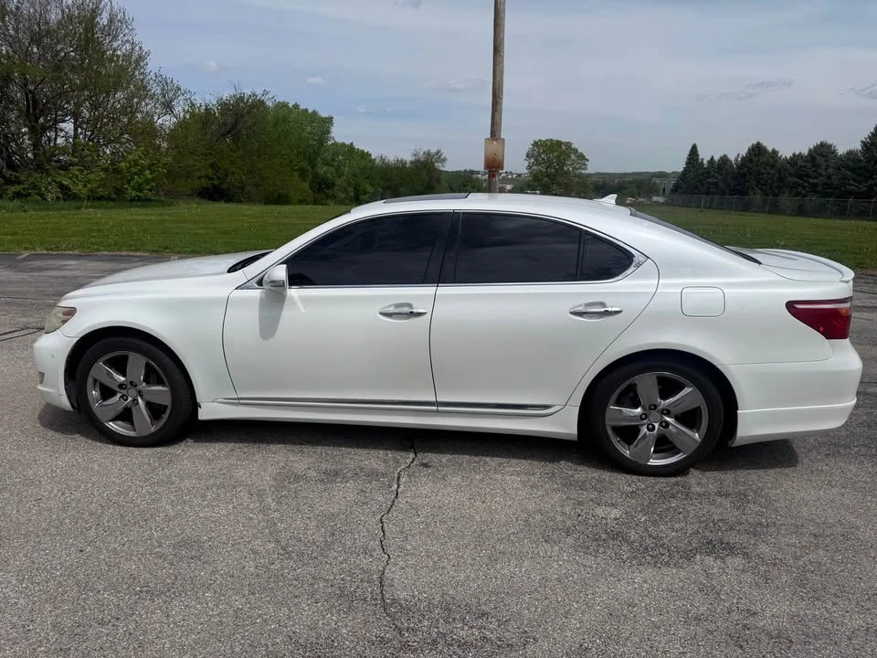 2010 Lexus LS 4th Gen - Image 6 of 9