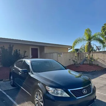 2010 Lexus LS 460 Sedan 4D