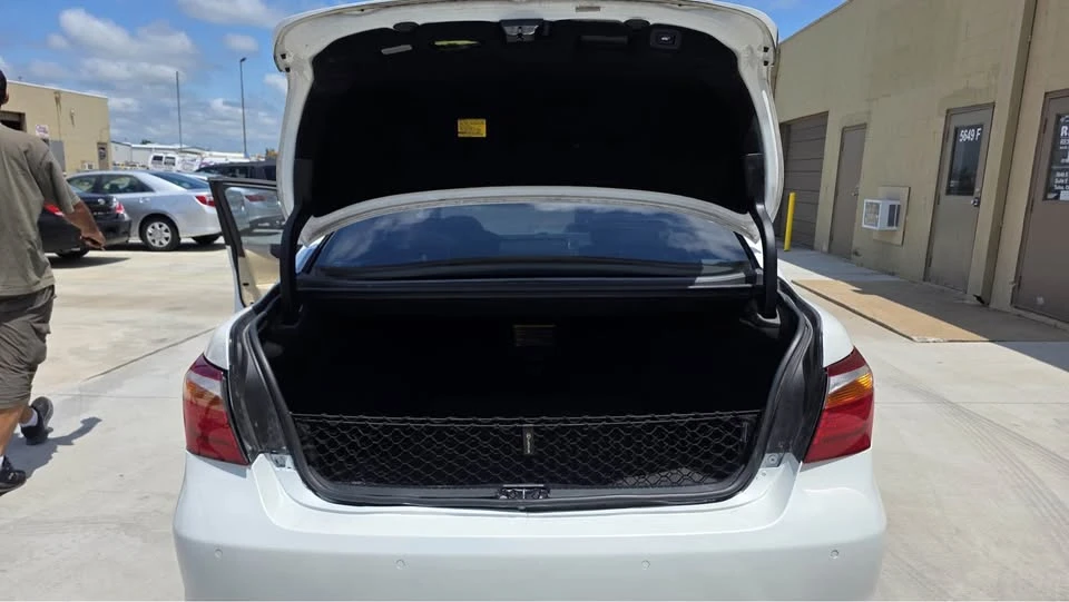 2010 Lexus LS 4th Gen - Image 17 of 18