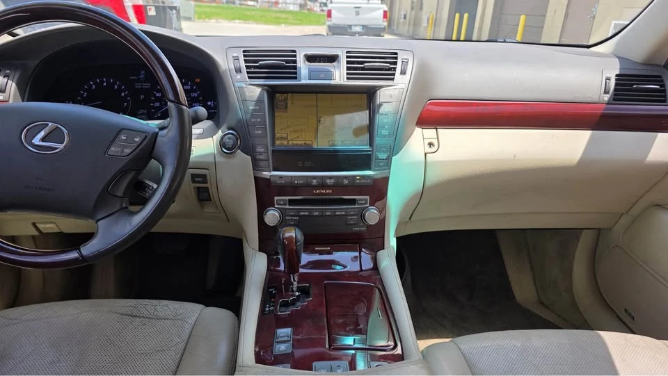 2010 Lexus LS 4th Gen - Image 16 of 18