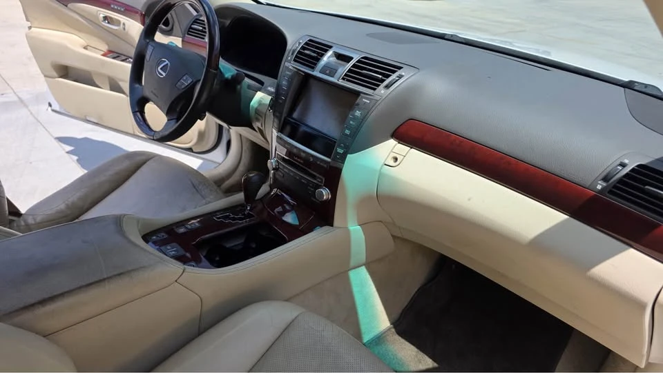 2010 Lexus LS 4th Gen - Image 9 of 18