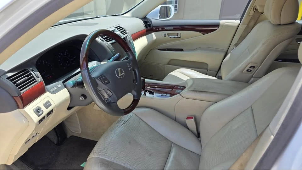 2010 Lexus LS 4th Gen - Image 14 of 18