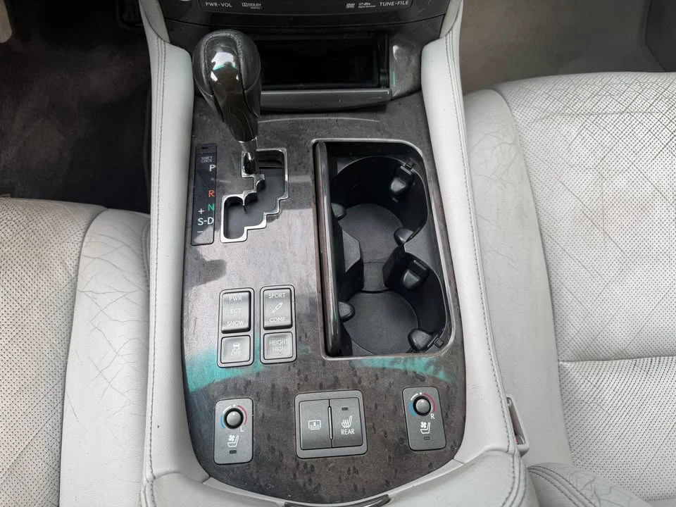 2010 Lexus LS 4th Gen - Image 12 of 17