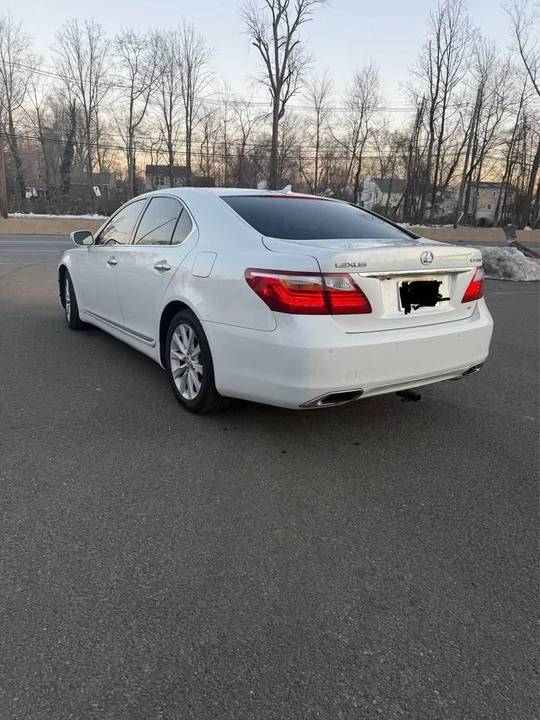 2010 Lexus LS 4th Gen - Image 5 of 7