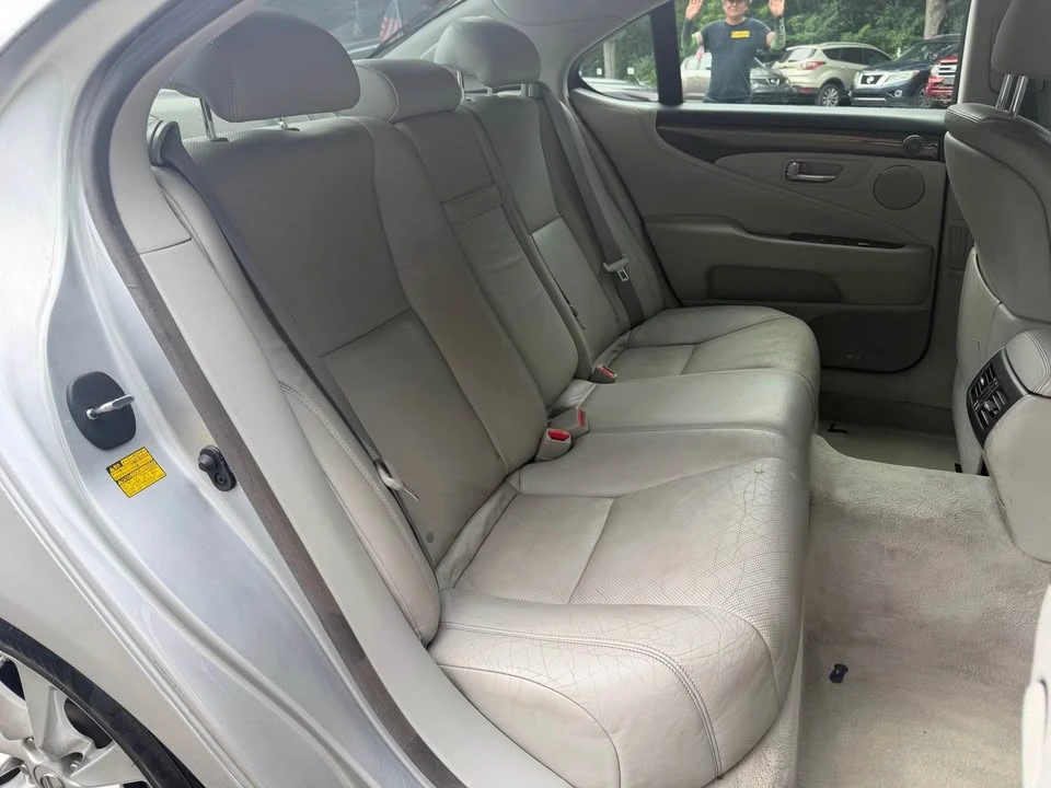 2010 Lexus LS 4th Gen - Image 10 of 17