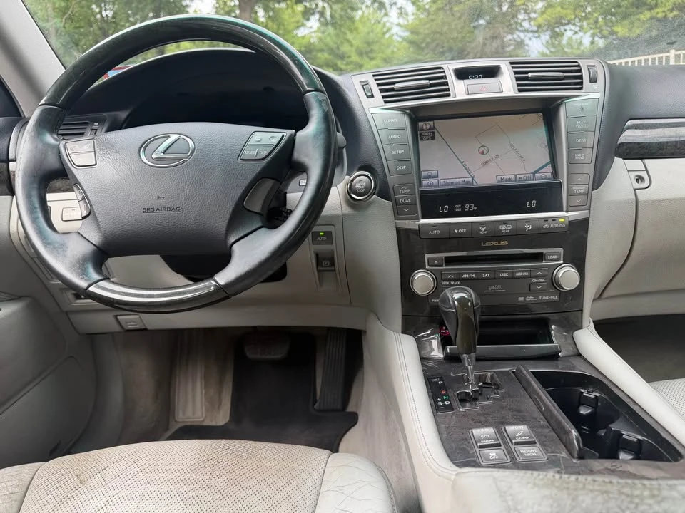 2010 Lexus LS 4th Gen - Image 13 of 17