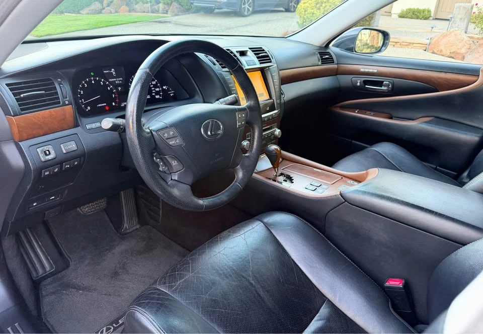 2010 Lexus LS 4th Gen - Image 9 of 13