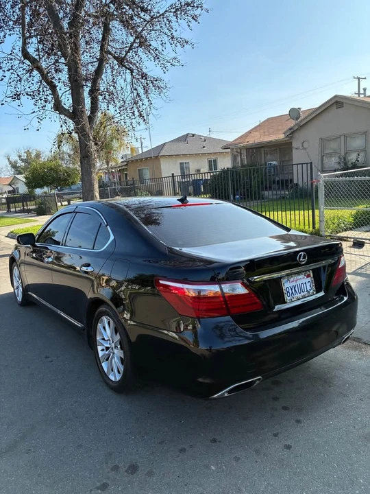 2010 Lexus LS 4th Gen - Image 5 of 17
