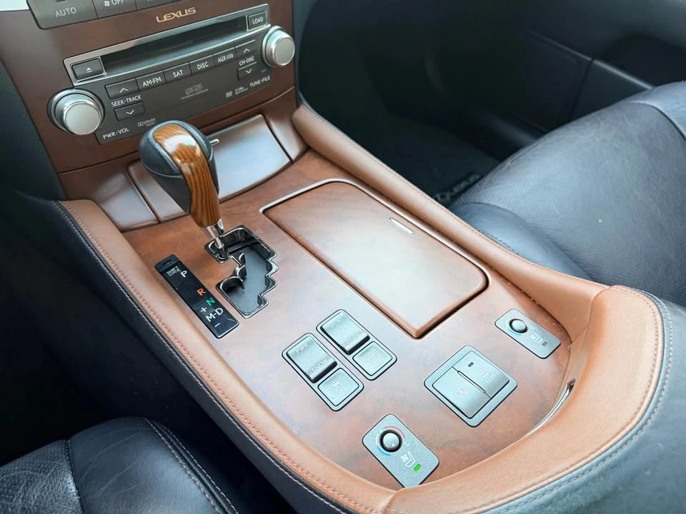 2010 Lexus LS 4th Gen - Image 12 of 13