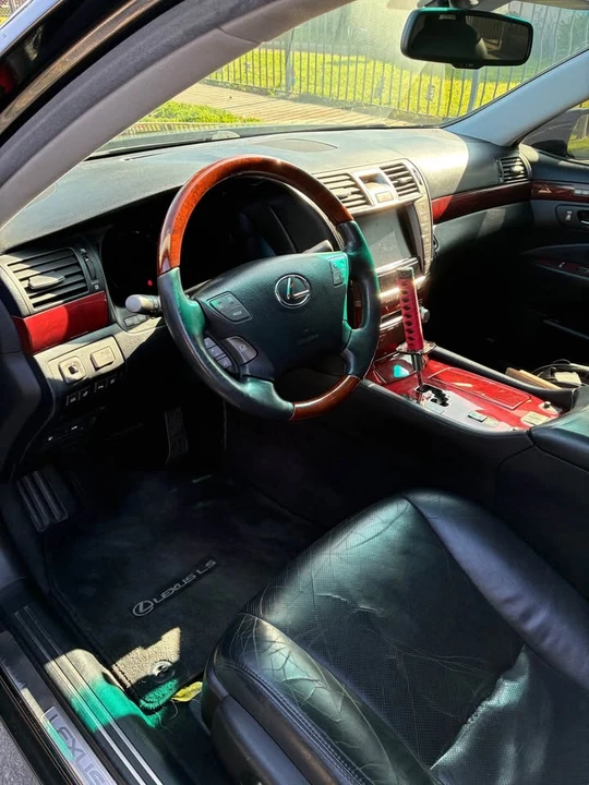 2010 Lexus LS 4th Gen - Image 9 of 17