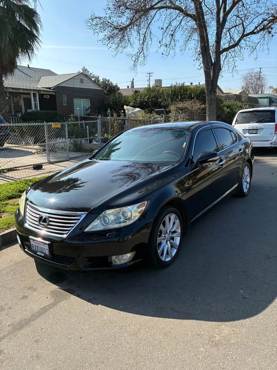 2010 Lexus LS 4th Gen - Image 4 of 17