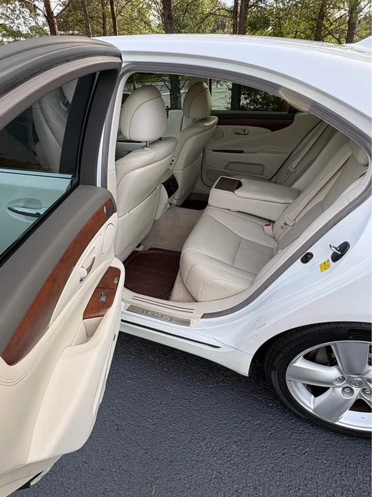 2010 Lexus LS 4th Gen - Image 7 of 20