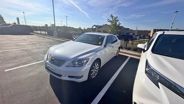 2010 Lexus LS 460 Sedan 4D