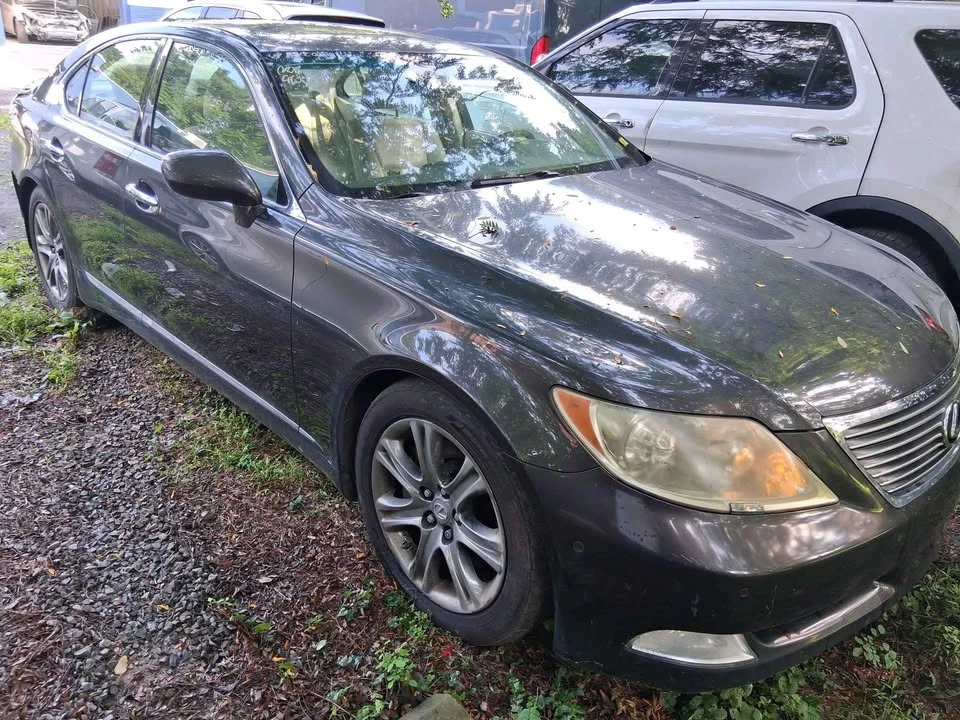 2010 Lexus LS 4th Gen - Image 2 of 4