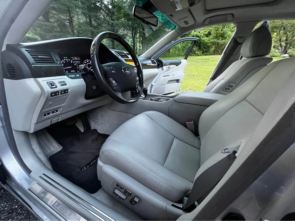 2010 Lexus LS 4th Gen - Image 15 of 20
