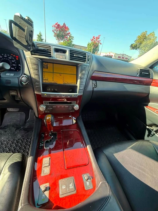 2010 Lexus LS 4th Gen - Image 8 of 9