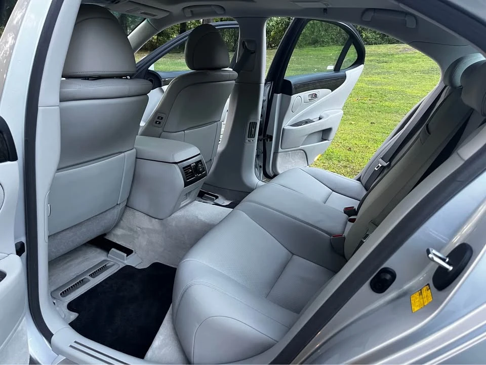 2010 Lexus LS 4th Gen - Image 16 of 20