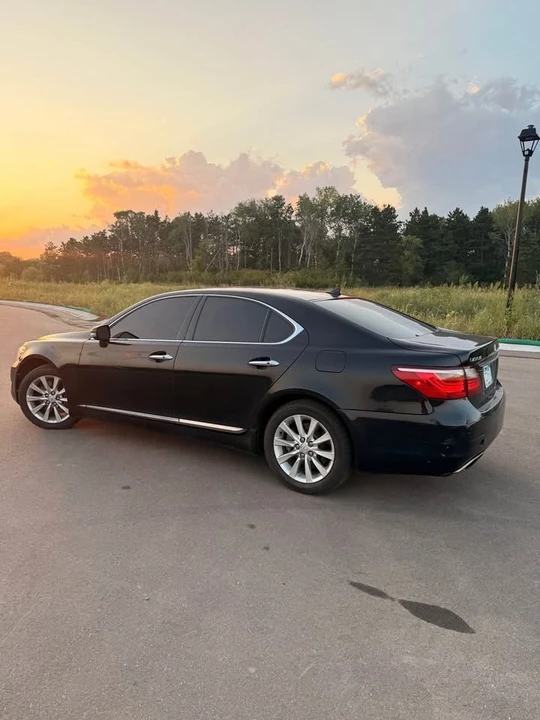 2010 Lexus LS 4th Gen - Image 8 of 12